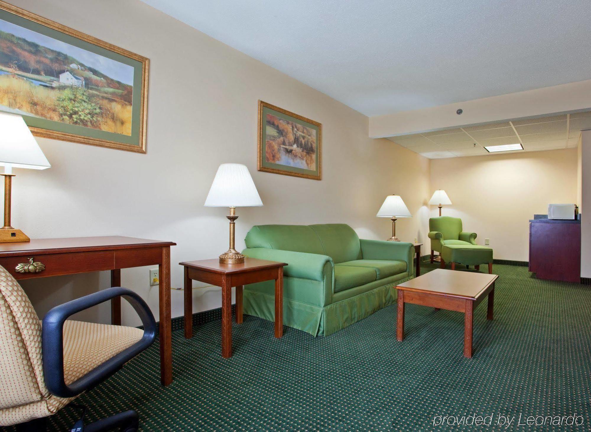 Holiday Inn Express Mount Pleasant- Scottdale By Ihg Eksteriør billede